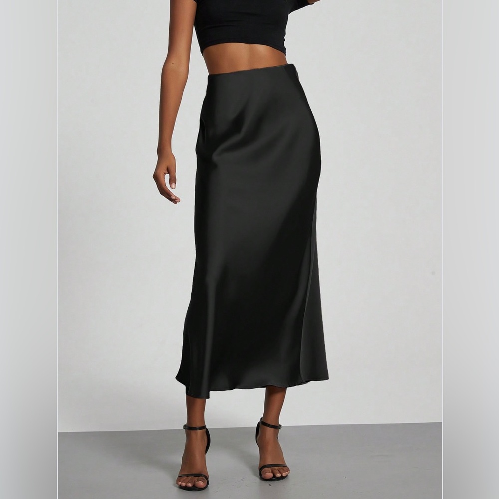 Elastic Satin Silk Texture Midi Skirt.